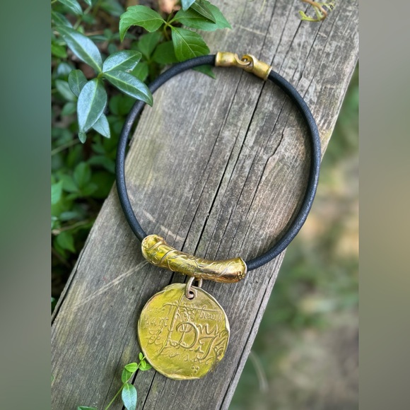 DKNY Disc Logo Pendant  Cord Necklace. - Picture 3 of 11